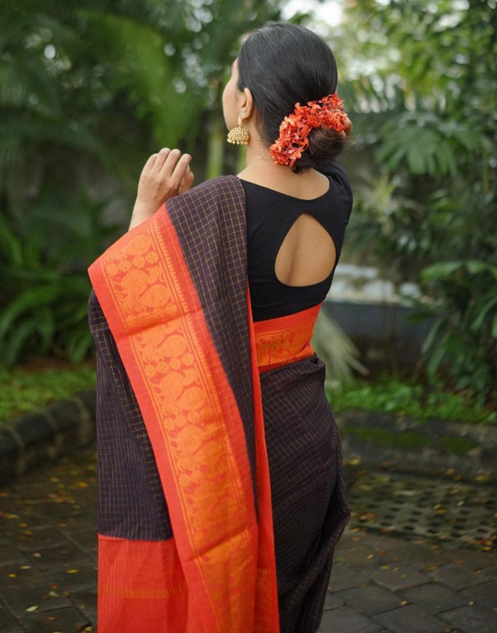 Black Soft Silk Saree With Weaving Work