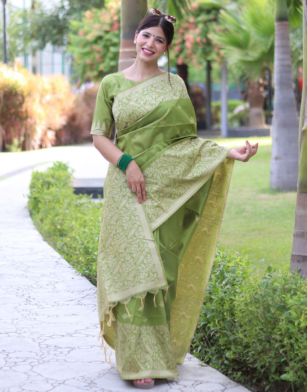 Pista Green Handloom Raw Silk Saree With Weaving Butties Work