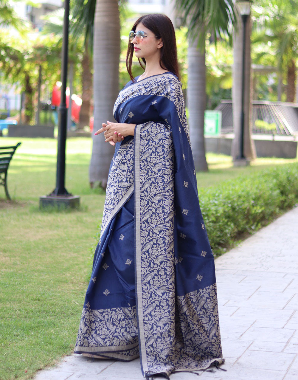 Navy Blue Handloom Raw Silk Saree With Weaving Butties Work