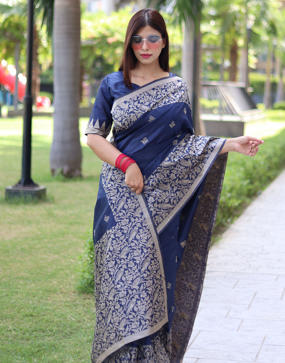 Navy Blue Handloom Raw Silk Saree With Weaving Butties Work