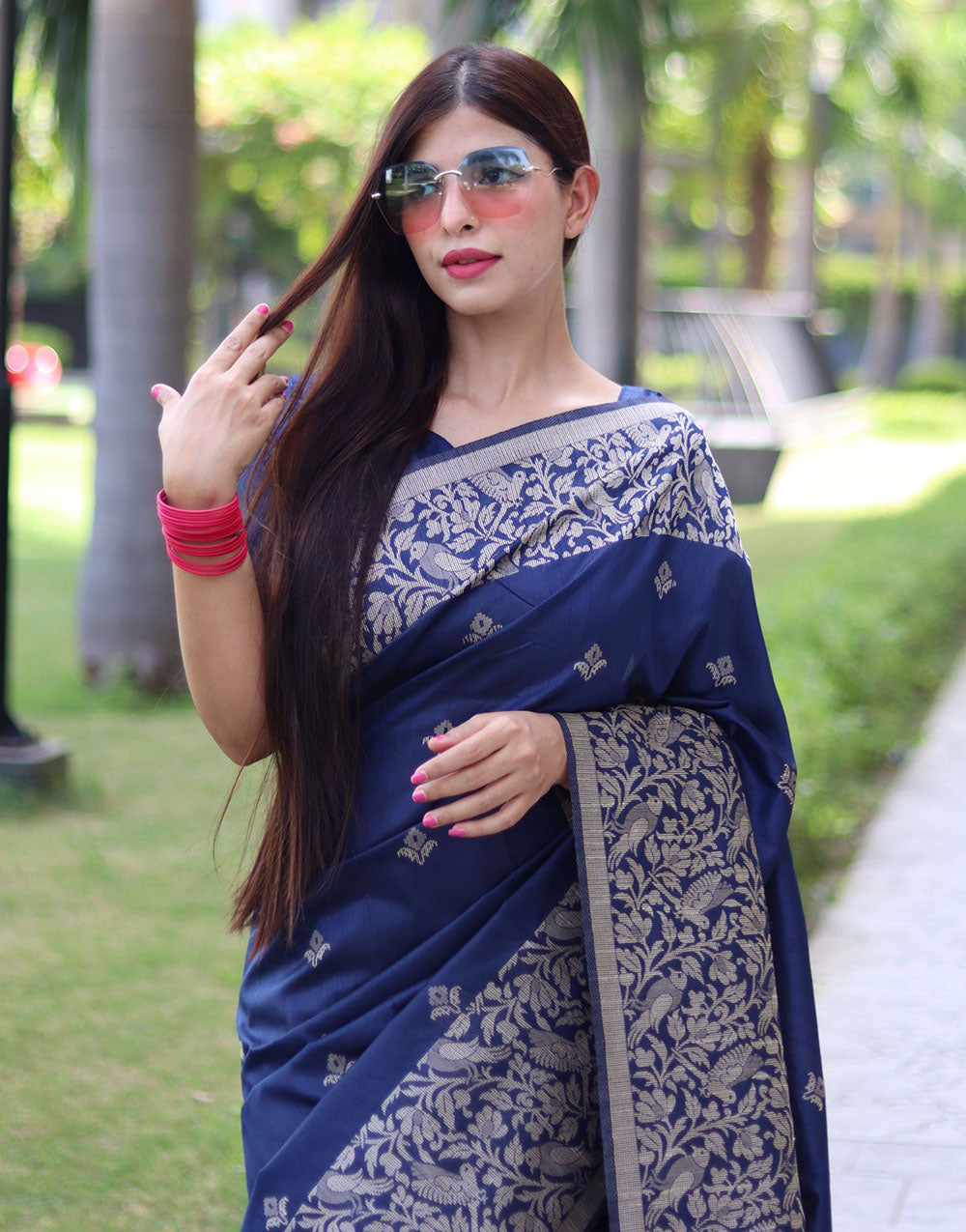 Navy Blue Handloom Raw Silk Saree With Weaving Butties Work