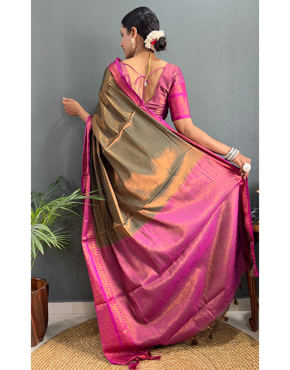 Mehendi Green & Pink Banarasi Silk Saree With Weaving Work