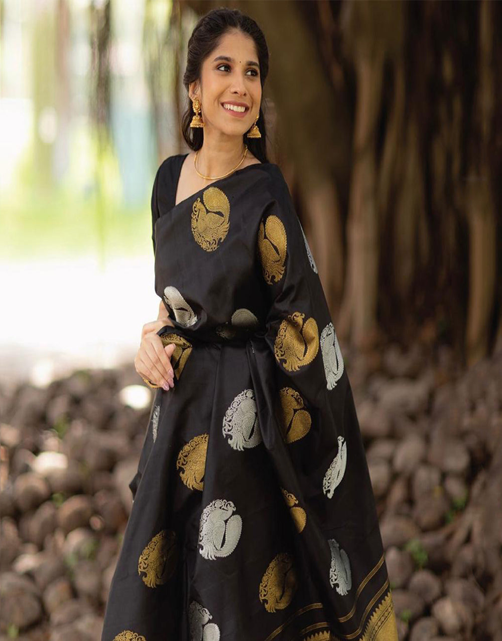 Black Soft Silk Saree With Zari Weaving Work