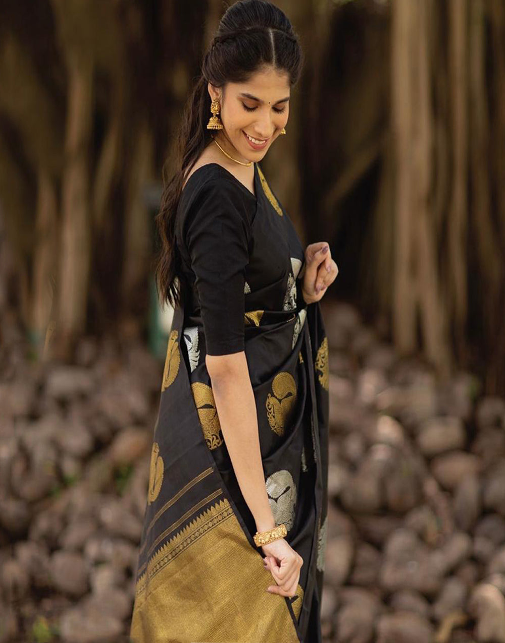 Black Soft Silk Saree With Zari Weaving Work