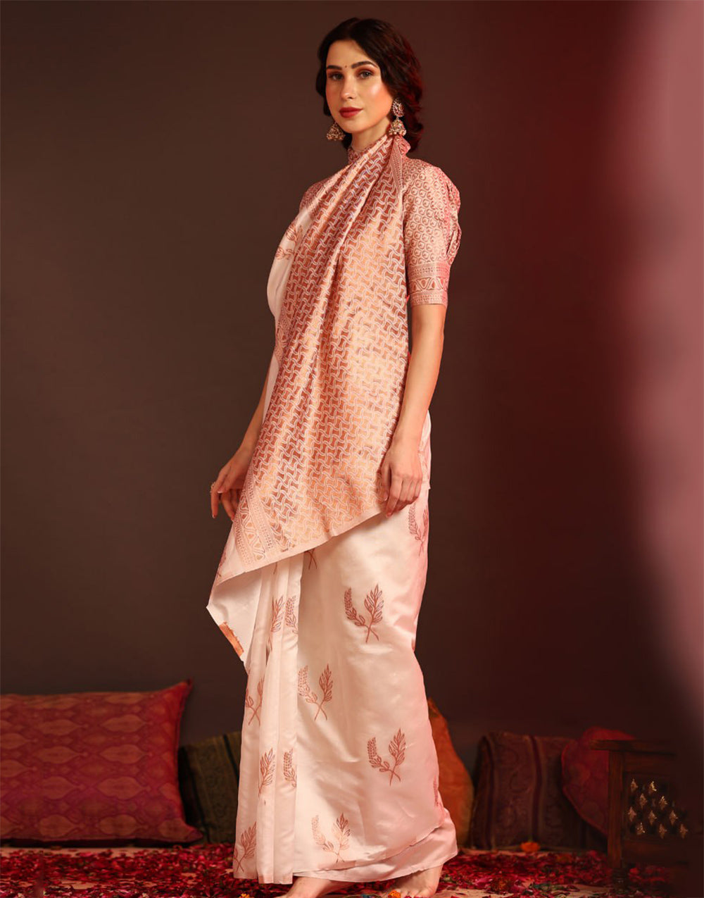 Off White Silk Saree With Weaving Work