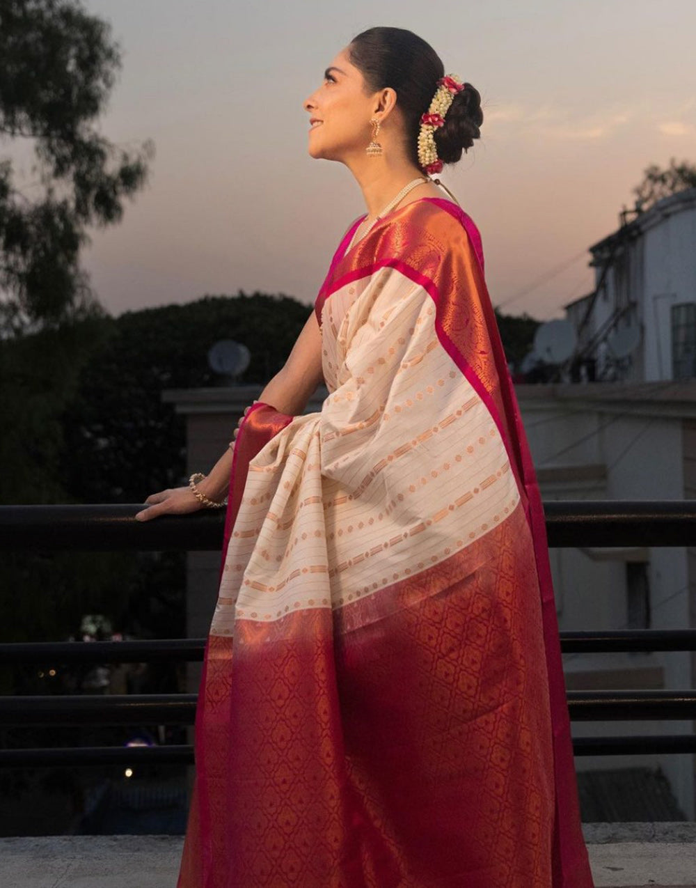 White & Pink Kanjivaram Silk Saree With Zari Weaving Work