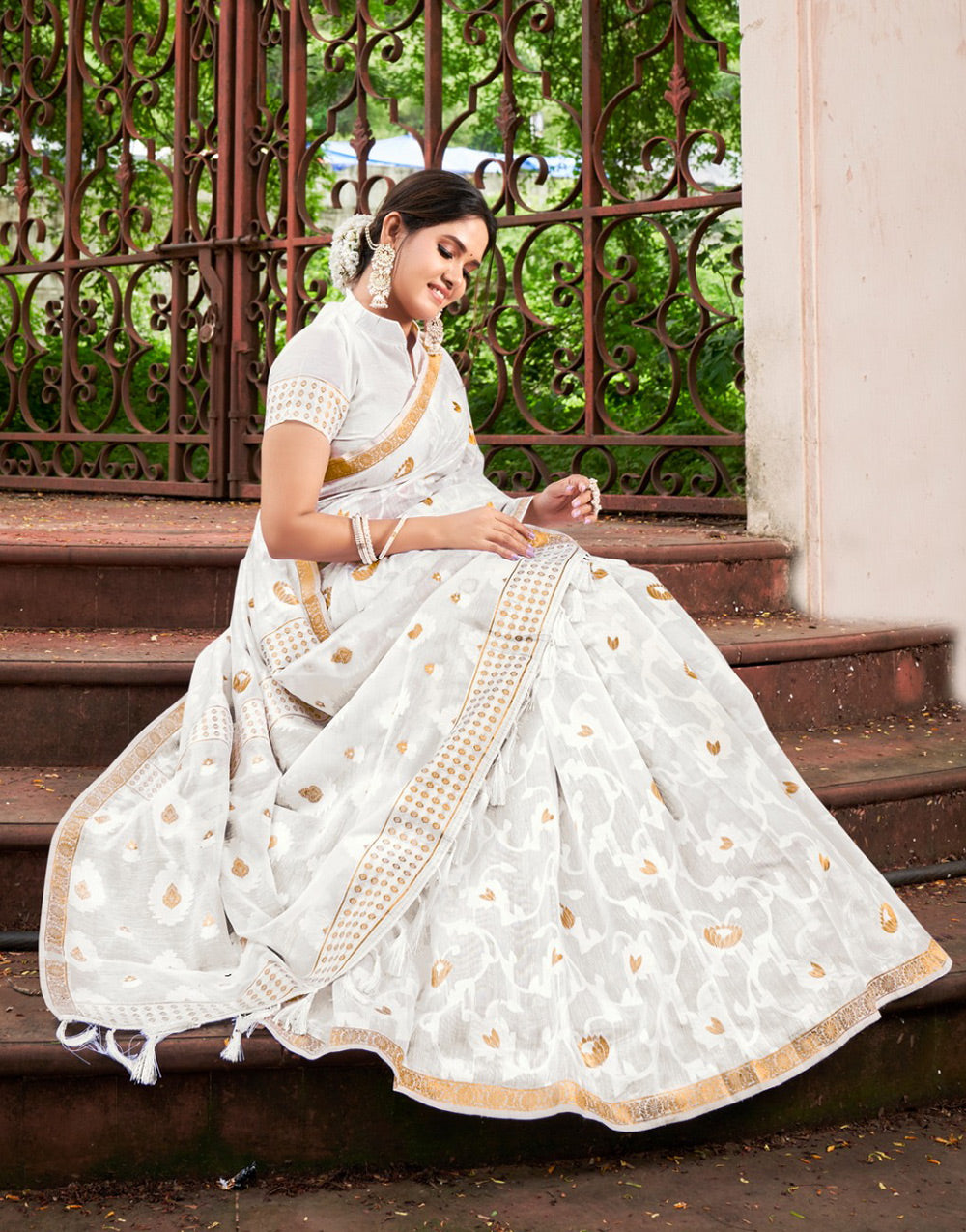 Banarasi Silk White Saree With Weaving Work