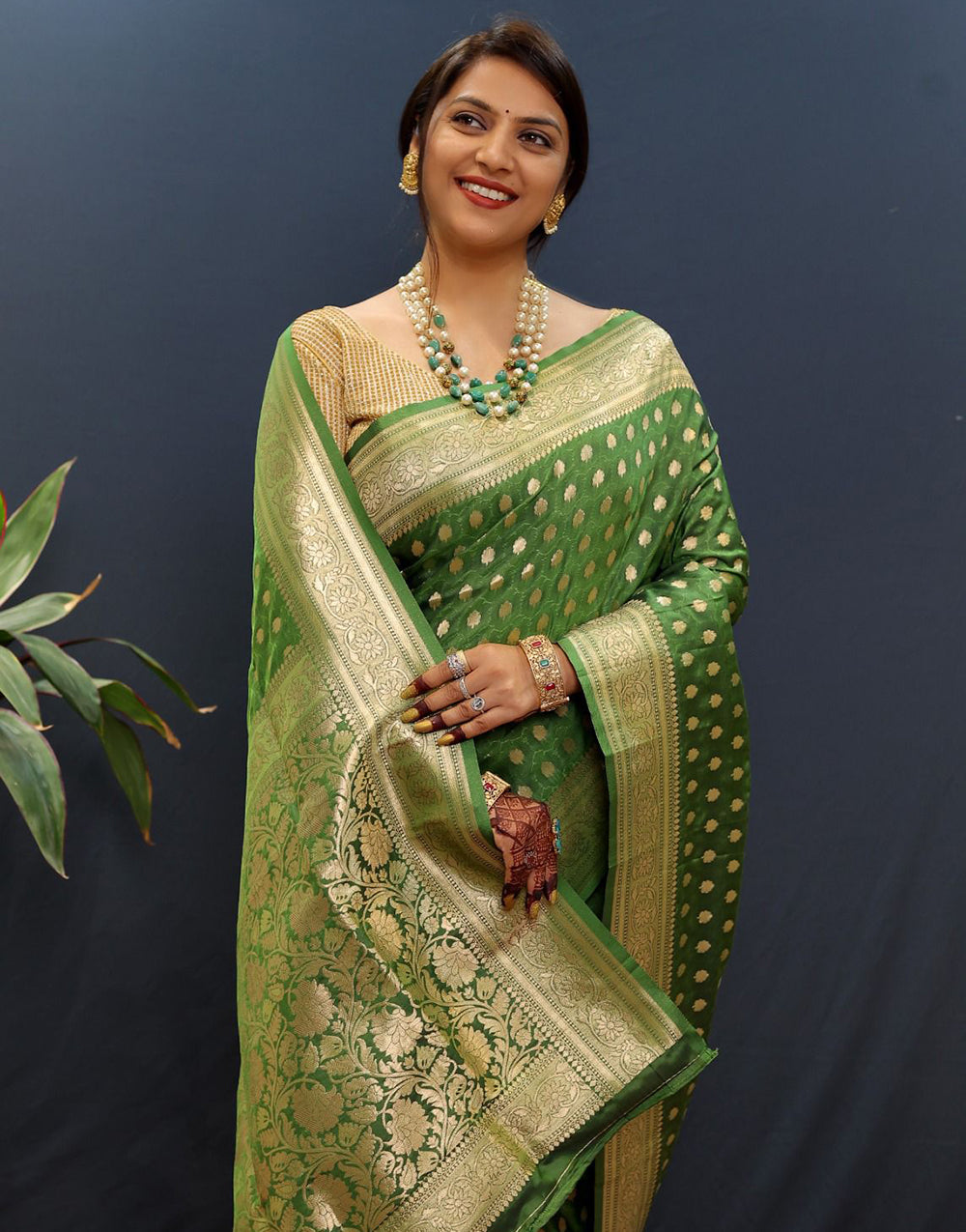 Fern Green Silk Saree With Zari Weaving Work