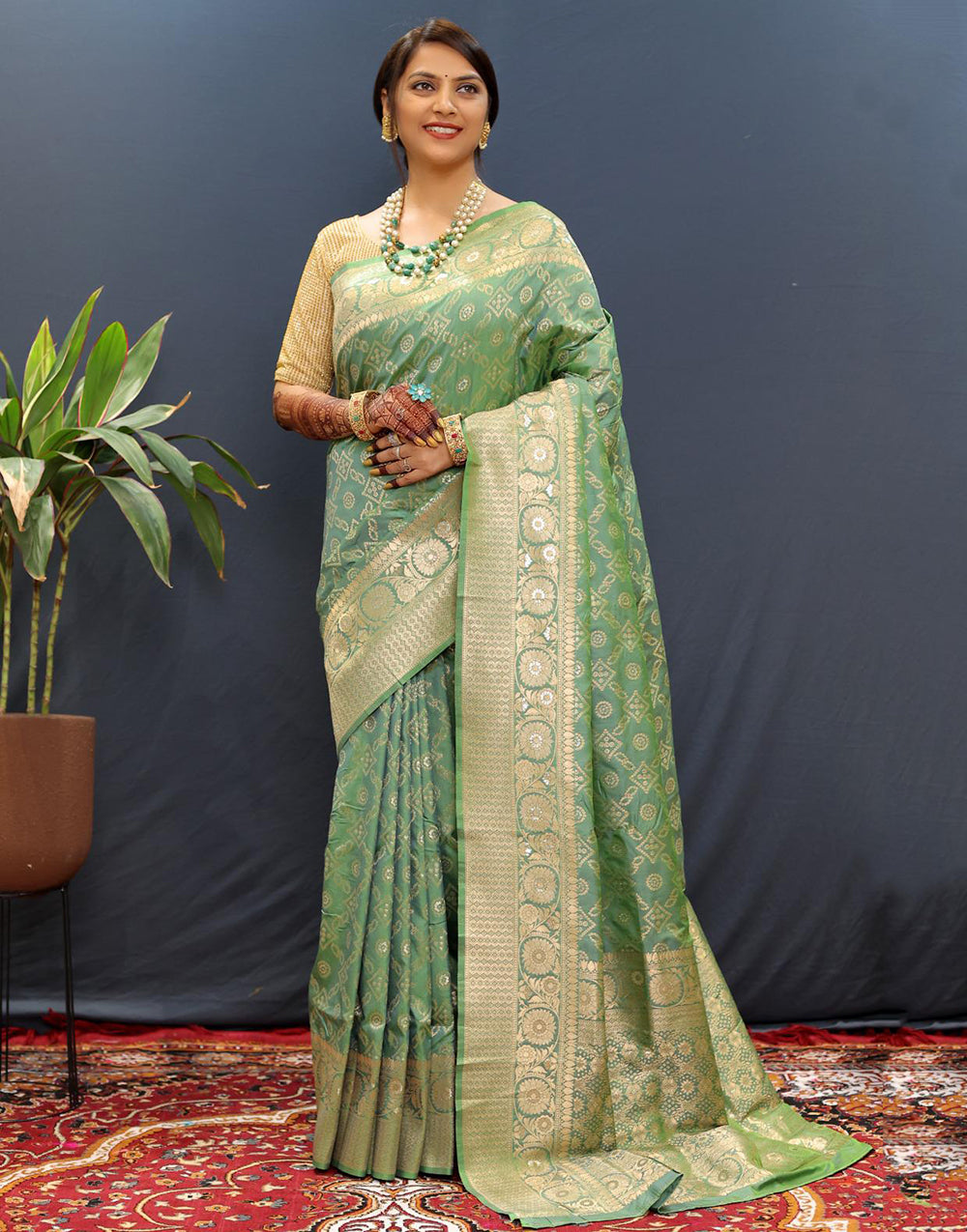 Fern Green Silk Handloom Saree With Zari Weaving Work