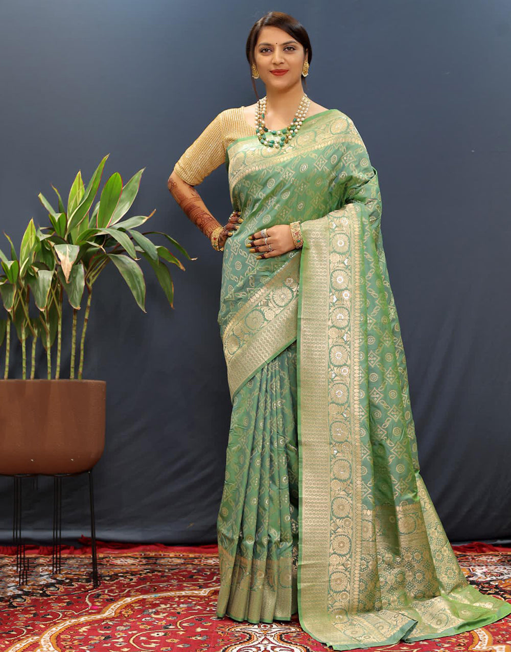 Fern Green Silk Handloom Saree With Zari Weaving Work