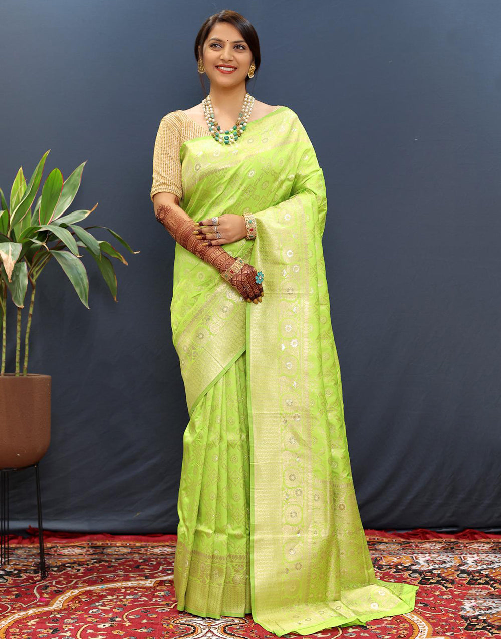 Light Lime Green Silk Handloom Saree With Zari Weaving Work