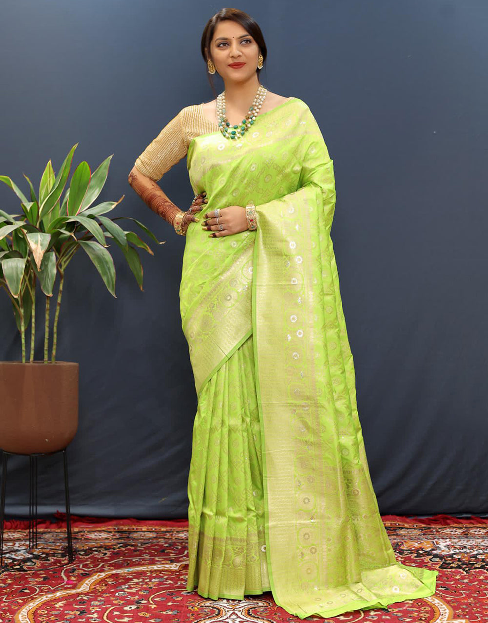 Light Lime Green Silk Handloom Saree With Zari Weaving Work