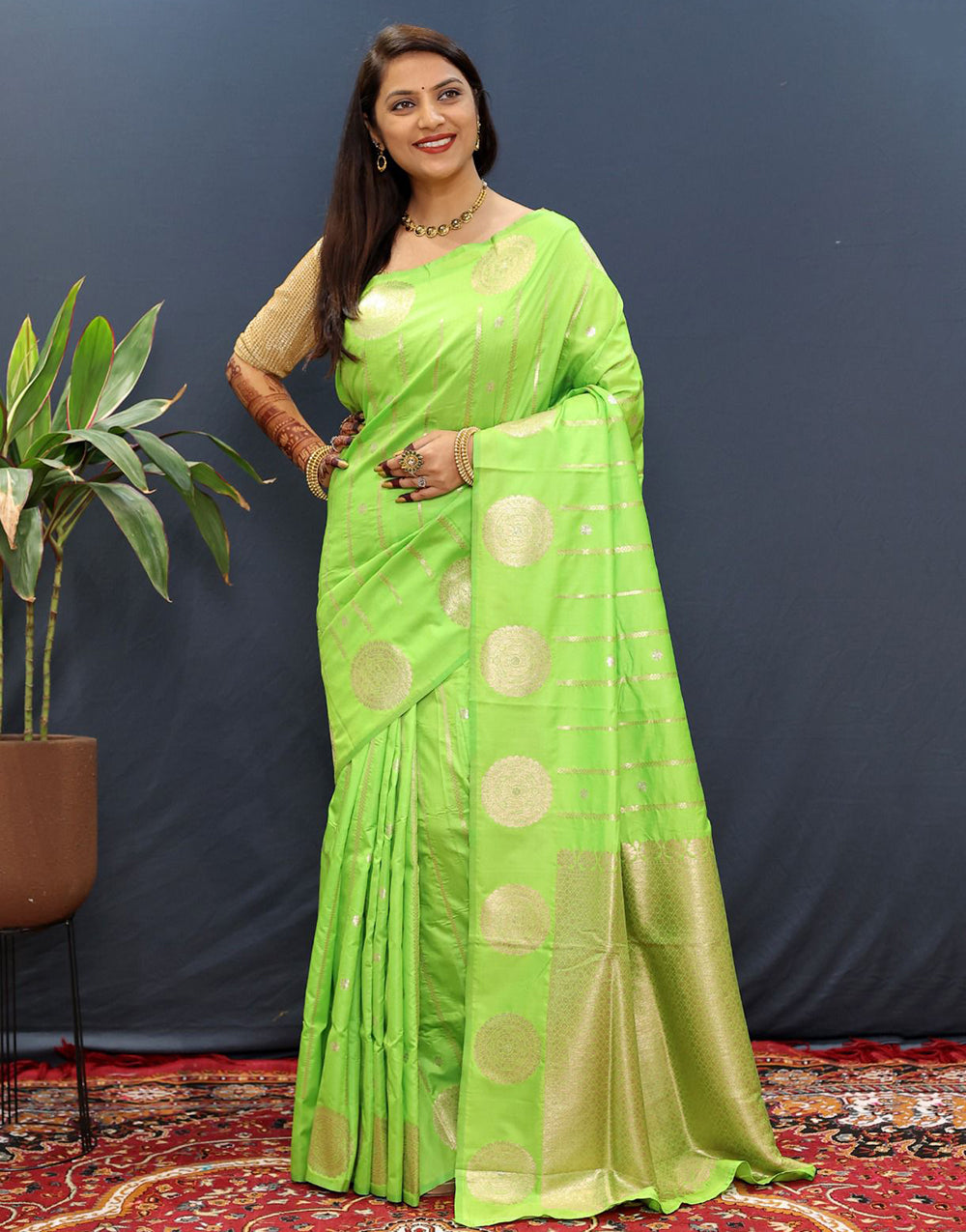 Light Lime Green Handloom Silk Saree With Zari Weaving Work