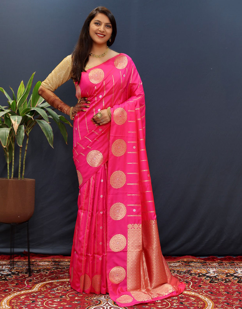 Pink Handloom Silk Saree With Zari Weaving Work