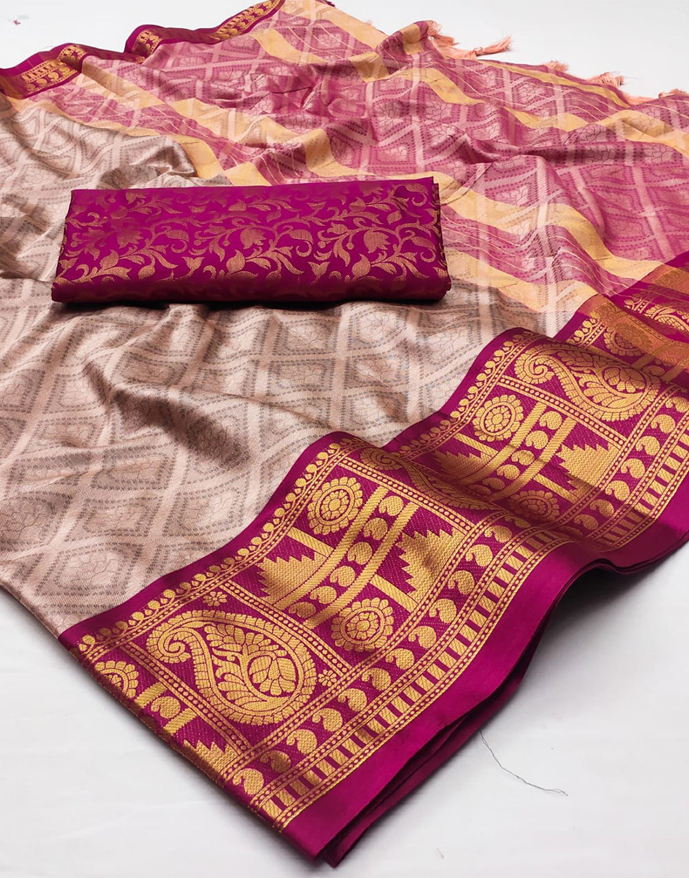 Being Silk Saree With Weaving Work