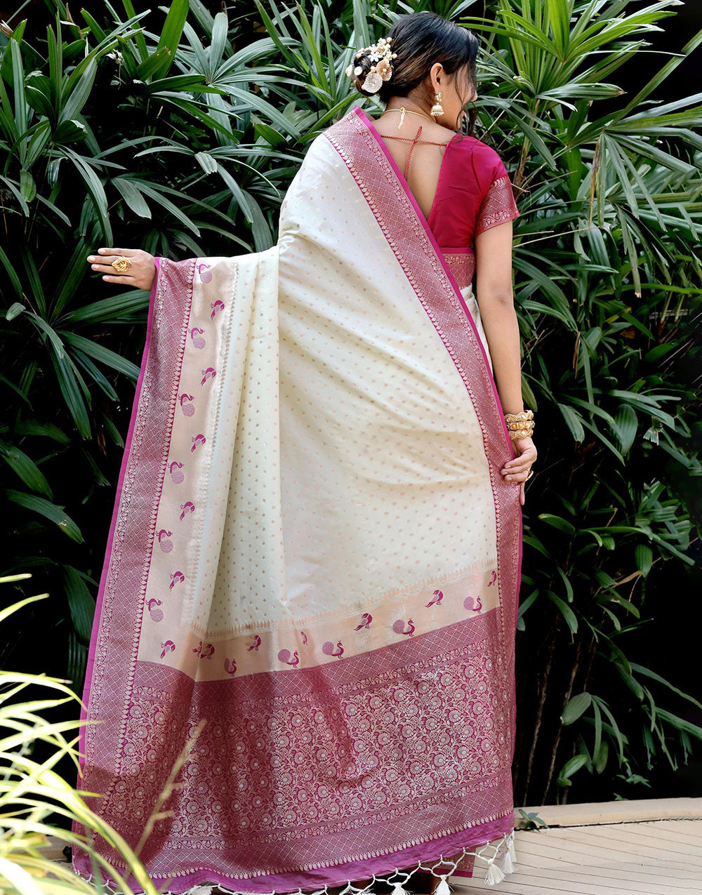 White Banarasi Silk Saree With Zari Weaving Work