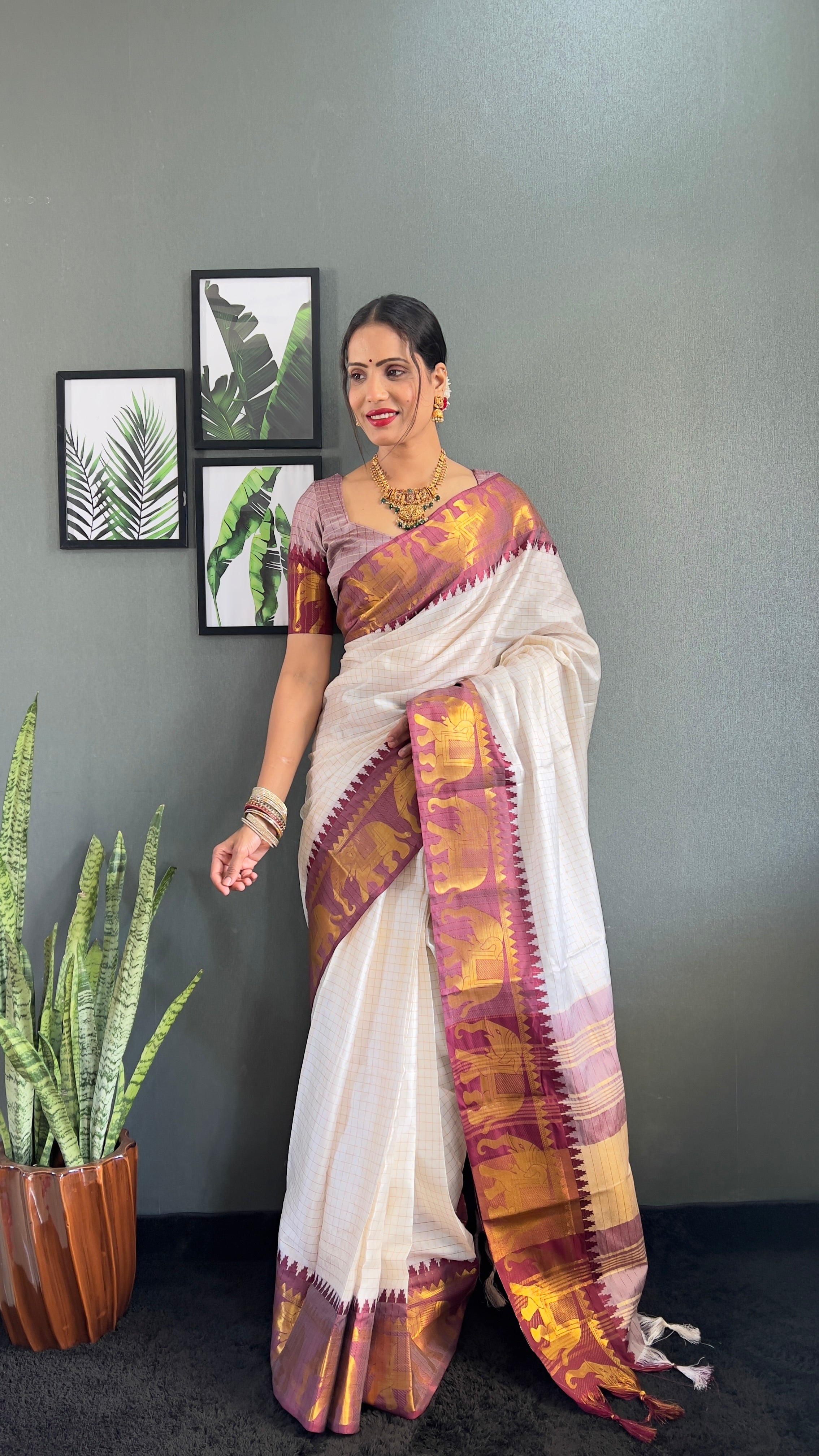 Ethnic Motifs Woven Design Zari Cheks Kanjeevaram Silk Saree Just Wear 1.Min