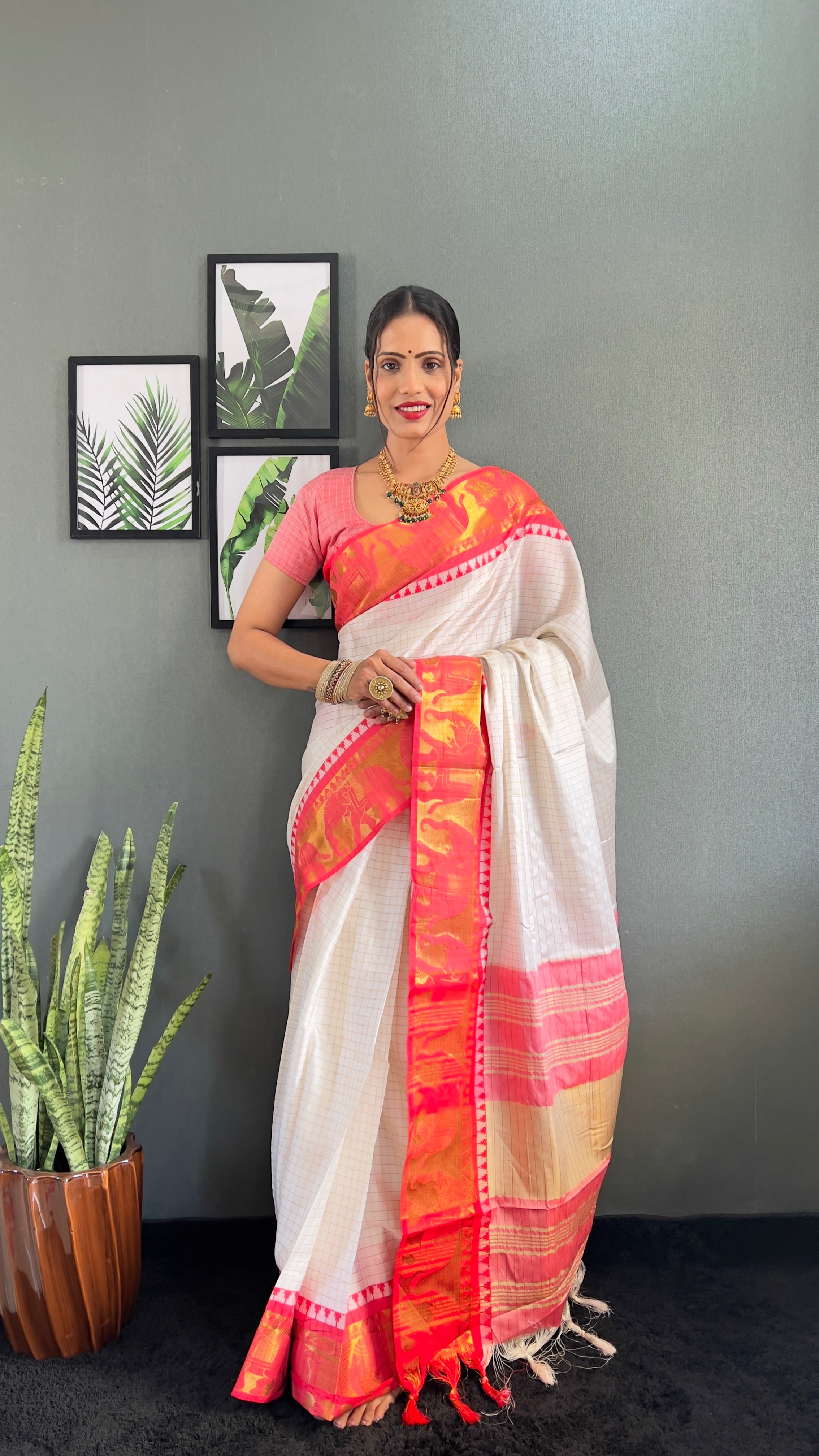 Ethnic Motifs Woven Design Zari Cheks Kanjeevaram Silk Saree Just Wear 1.Min