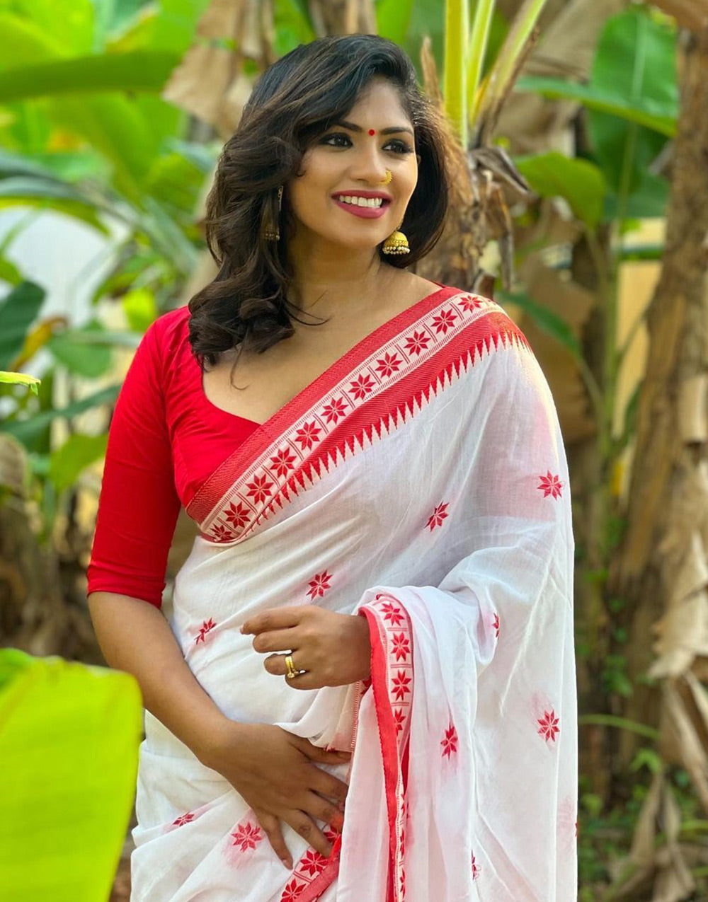 White & Red Cotton Saree With Jacquard Border