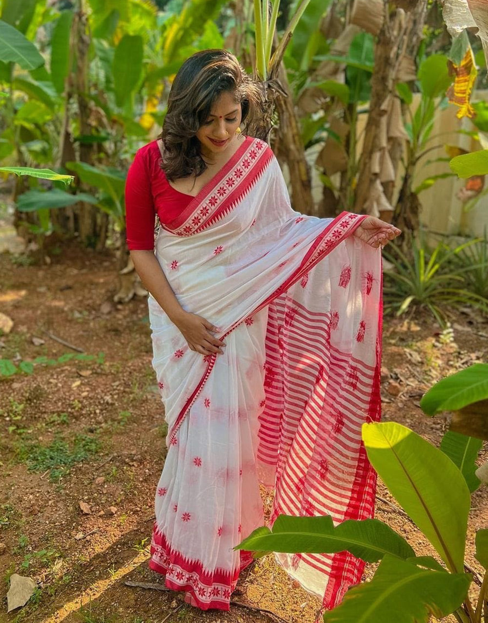 White & Red Cotton Saree With Jacquard Border