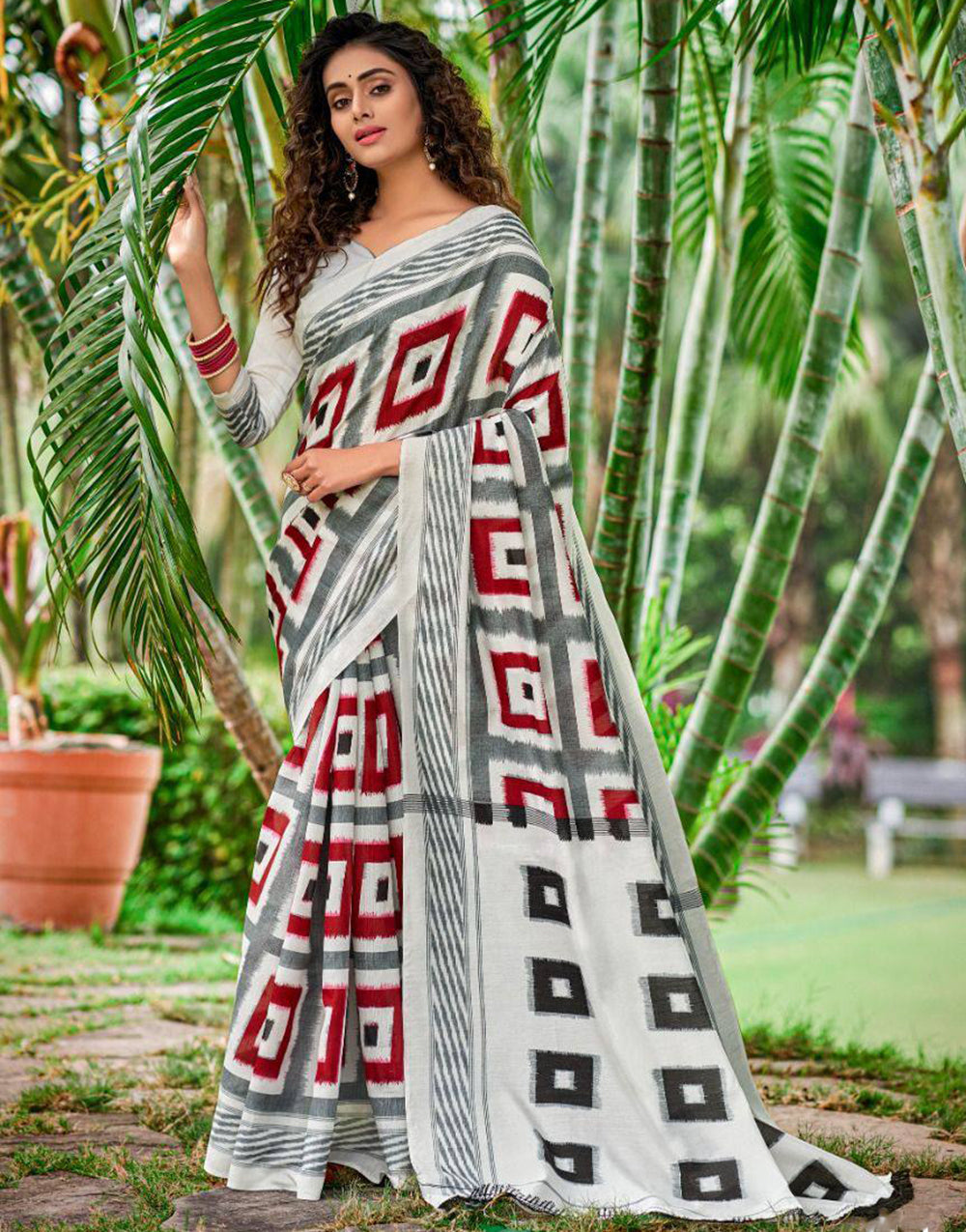 Grey & Maroon Geometric Printed Pure Cotton Saree