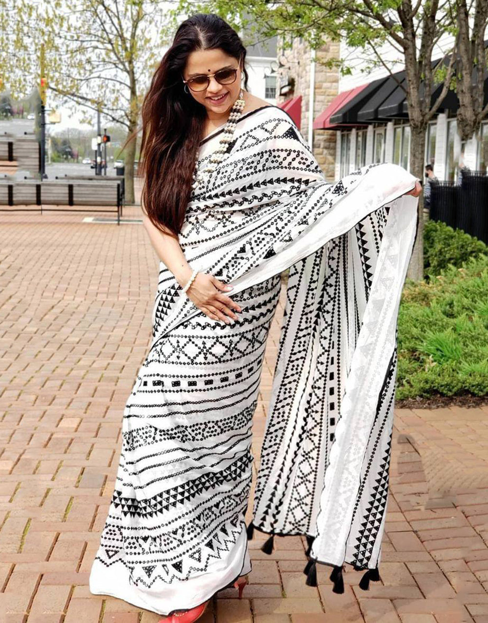 White & Black Geometric Printed Pure Cotton Saree