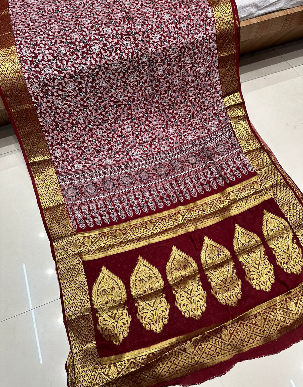 Maroon Art Silk Saree With Zari Weaving Border & Rich Pallu