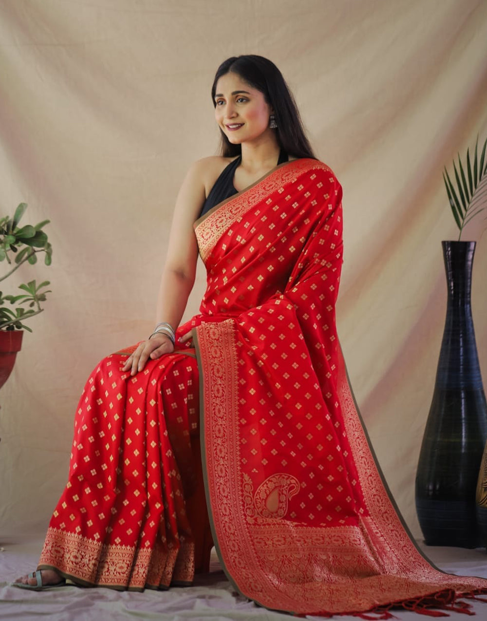 Castleton Red Banarasi Silk Saree With Zari Weaving Work