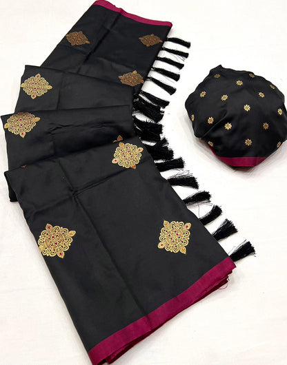 Black Silk Saree With Zari Weaving Work