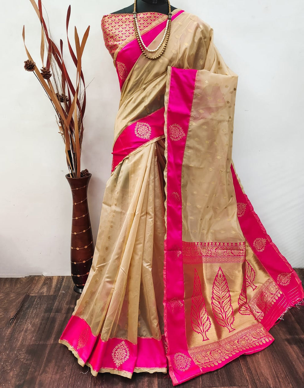 Cream Linen Silk Saree With Zari Weaving Work