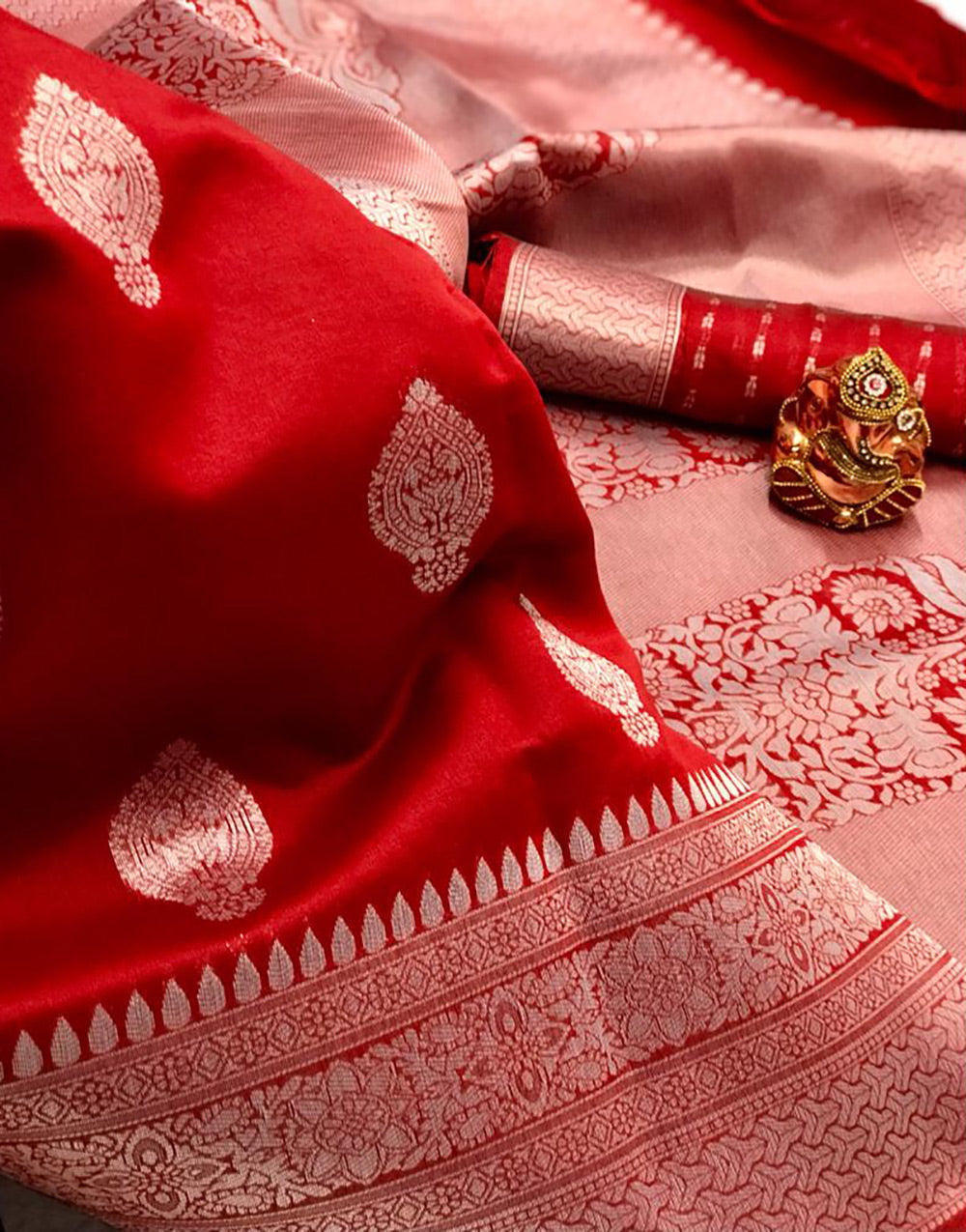 Red  Banarasi Silk Saree With Zari Weaving Work