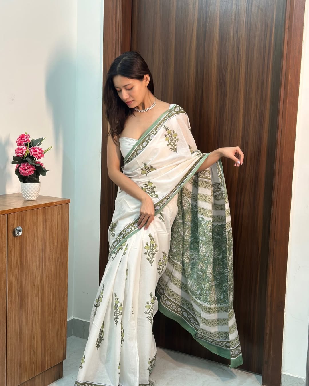 White Mul Cotton Ready To Wear Saree With Pocket