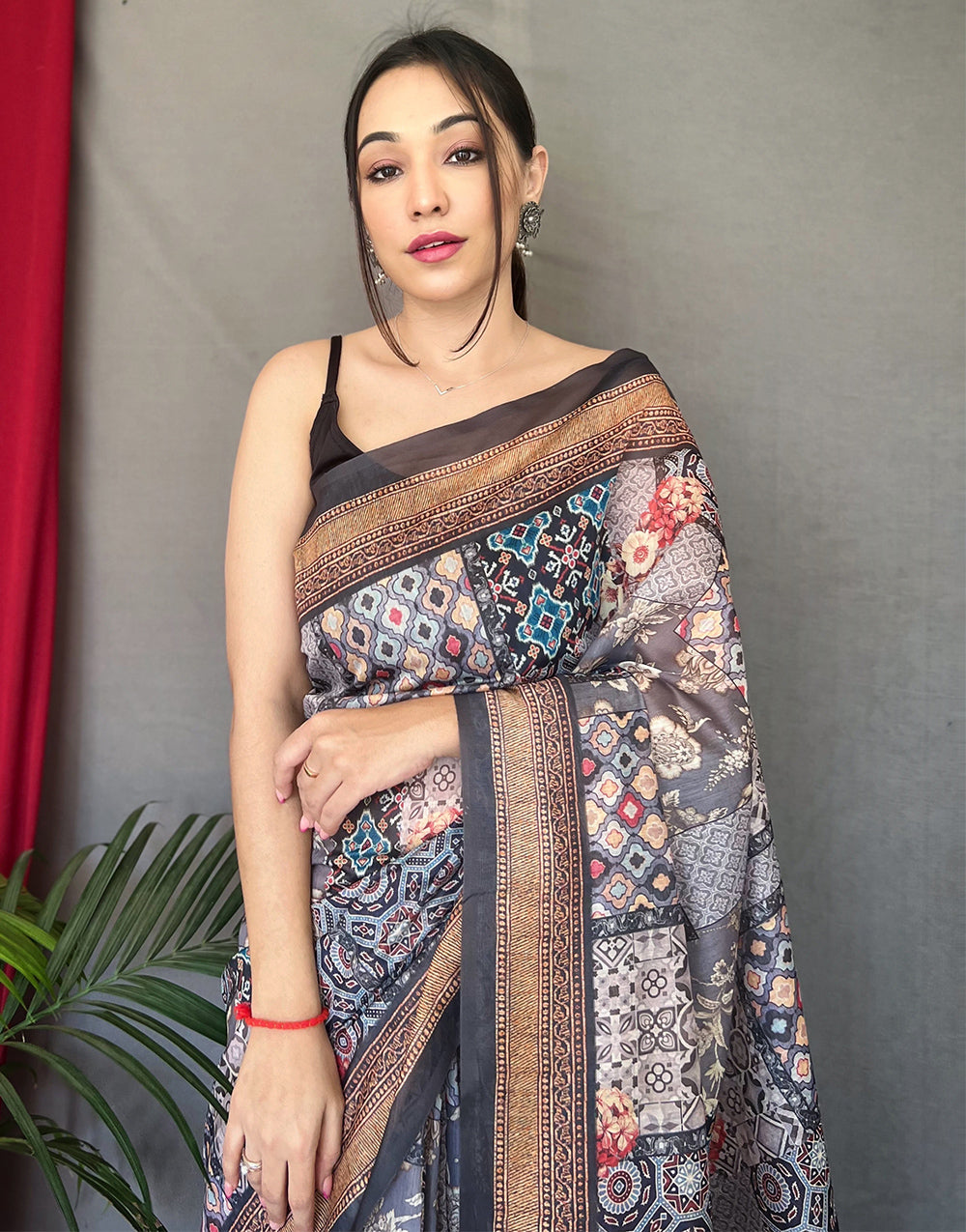 Black Cotton Saree With Printed Work