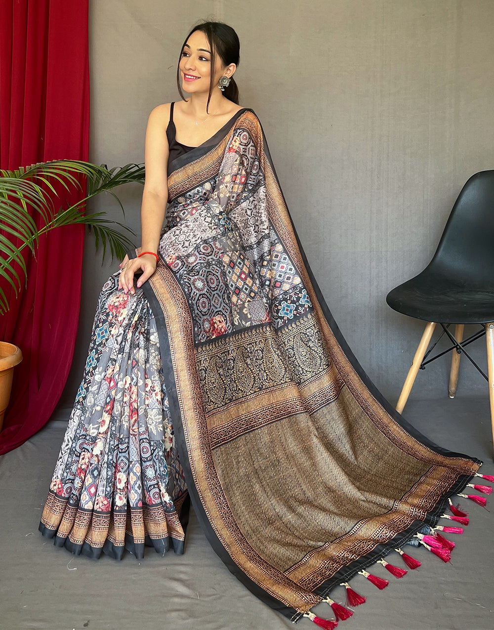 Black Cotton Saree With Printed Work