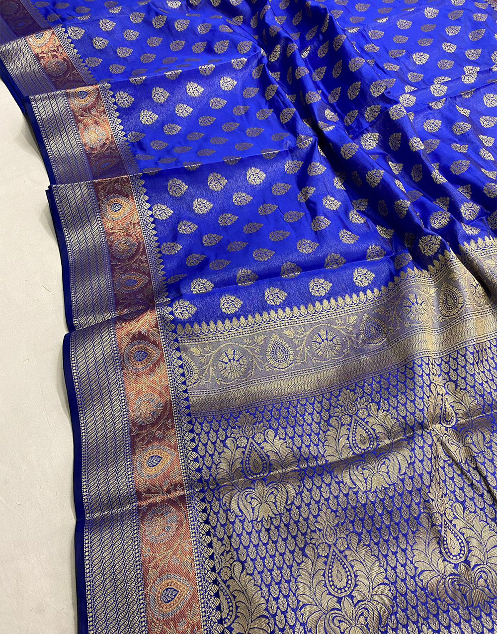 Trypan Blue Soft Silk Saree With Zari Weaving Work