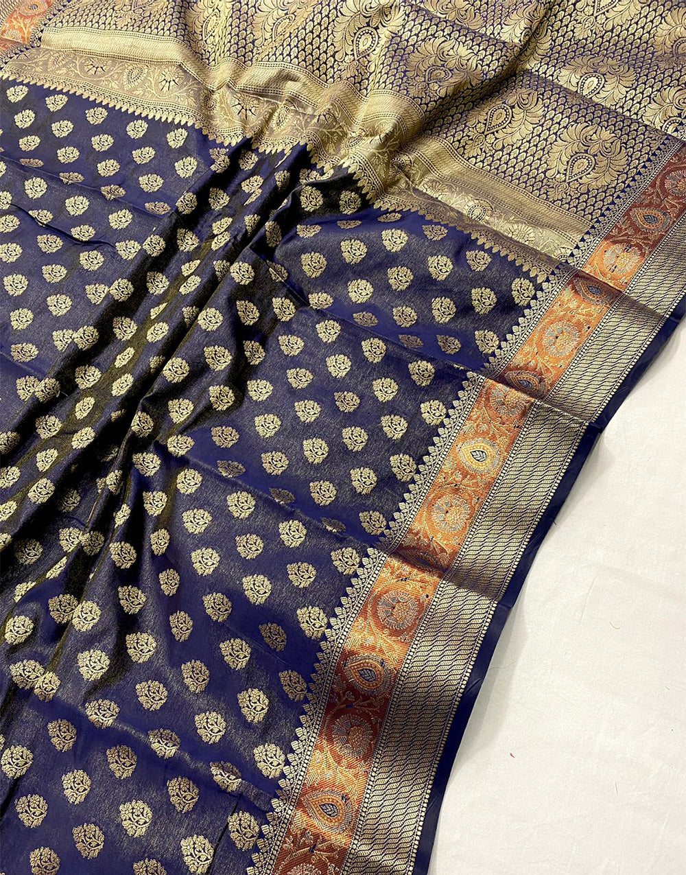 Neavy Blue Soft Silk Saree With Zari Weaving Work