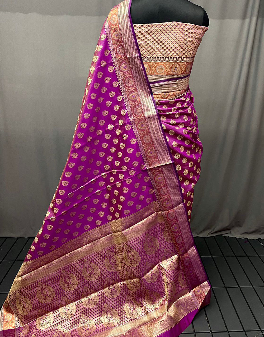 Voilet Soft Silk Saree With Zari Weaving Work
