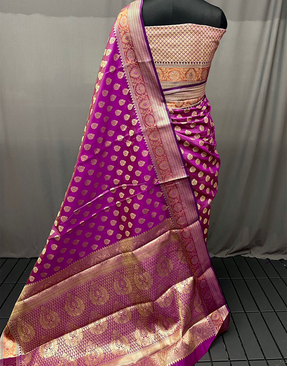 Purple Soft Silk Saree With Zari Weaving Work