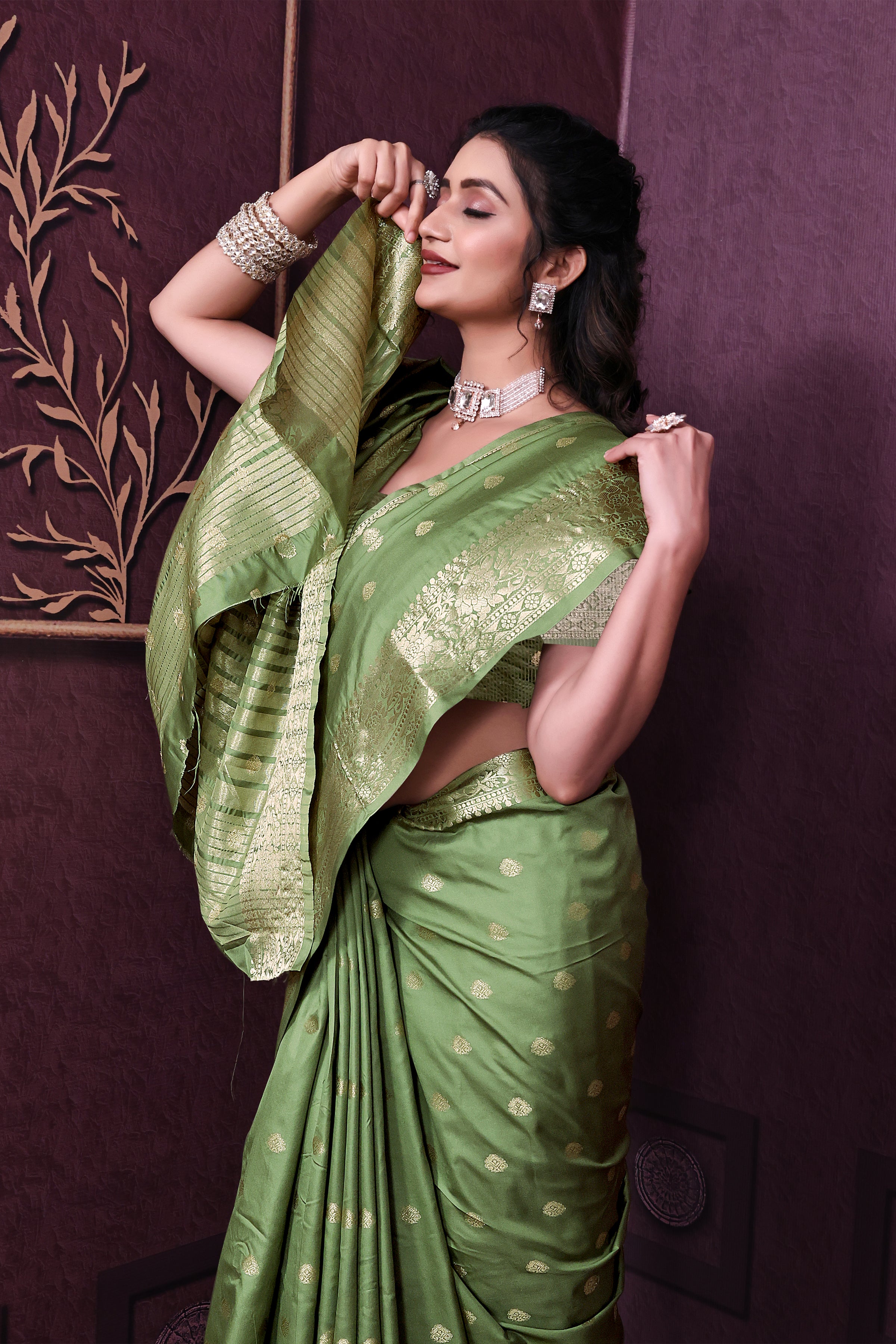 Graceful Satin Jacquard Woven Saree with Rich Textured Weaving