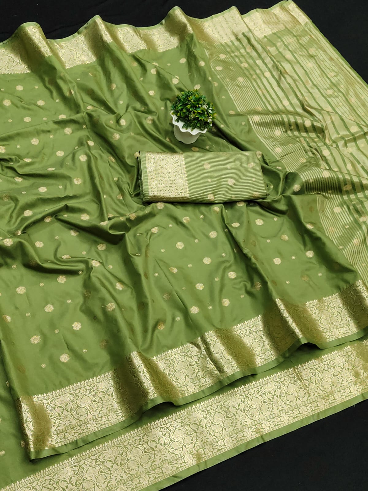 Exclusive Border Nimakari Design Soft Silk Saree