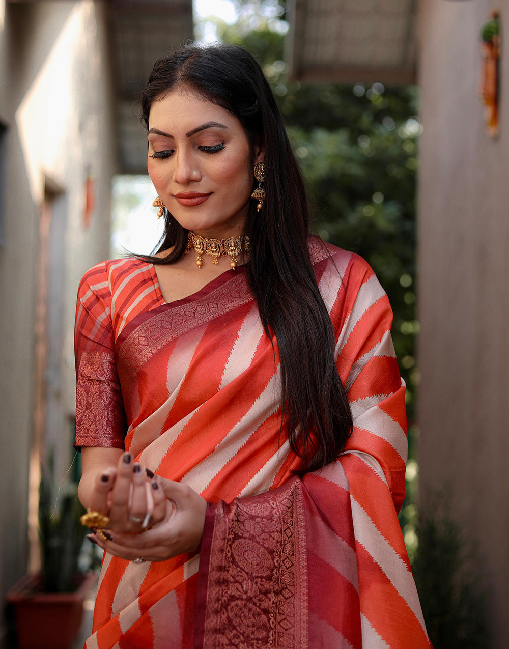 Red Dola Silk Saree With Printed & Weaving Border