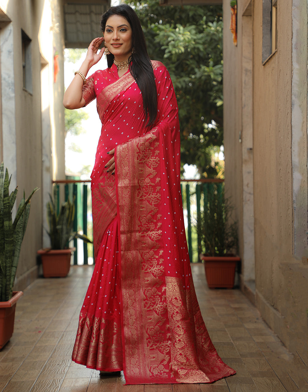 Red Bandhej Dola Silk Saree With Zari Weaving Work