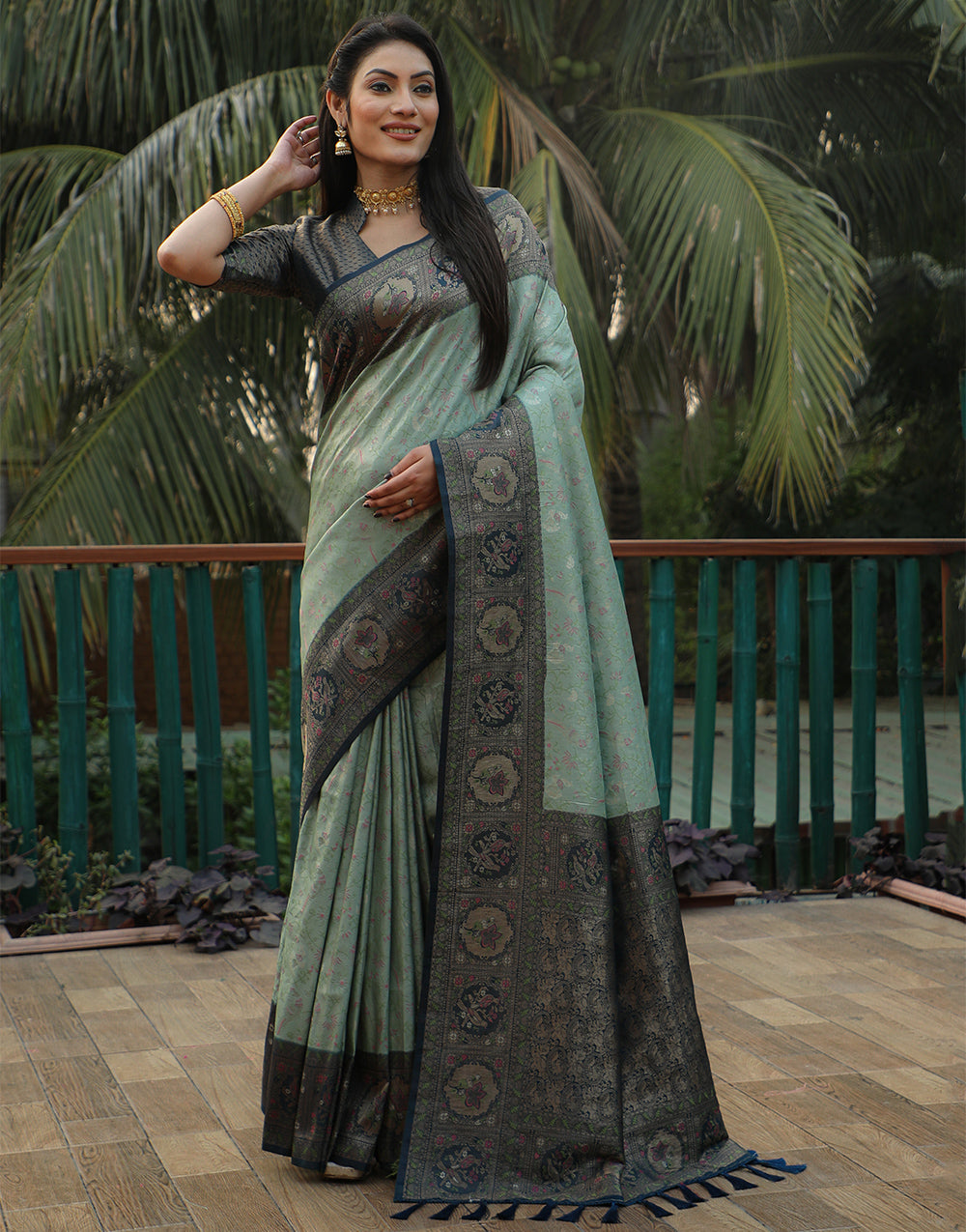 Lincoln Green Kanjivaram Soft Silk Saree With Weaving Work