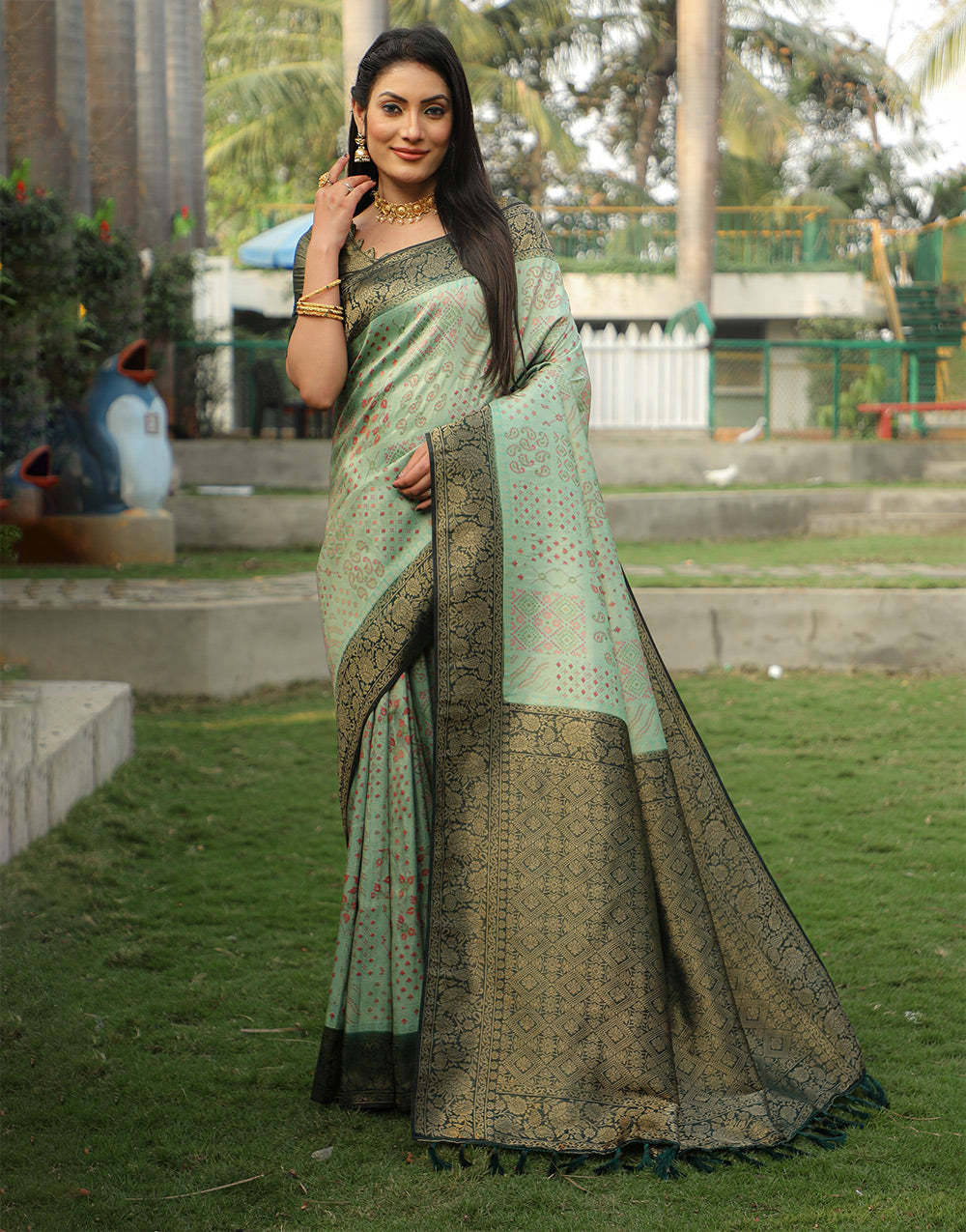 Fern Green Kanjivaram Silk Saree With Weaving Work