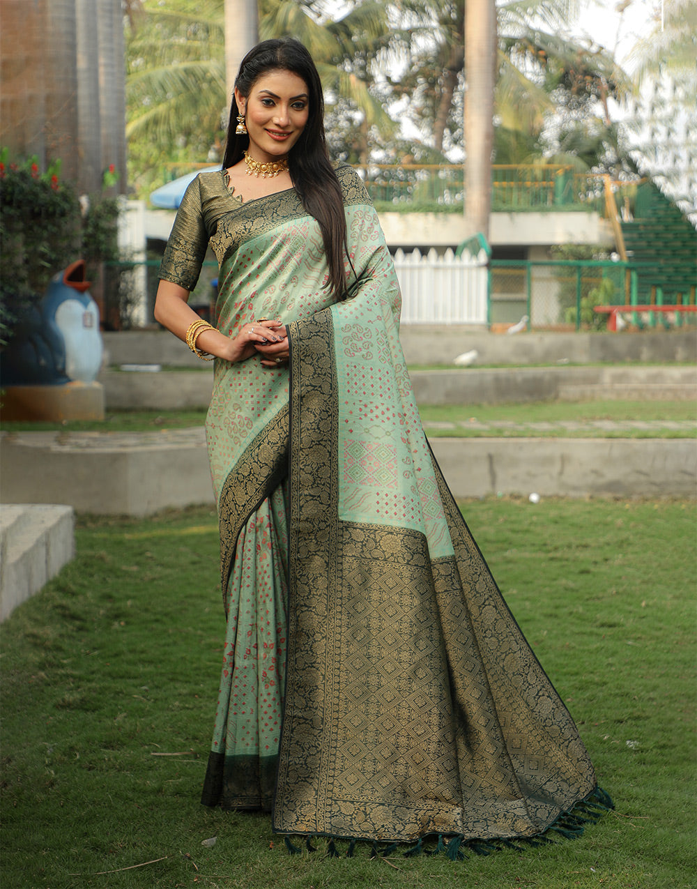 Fern Green Kanjivaram Silk Saree With Weaving Work