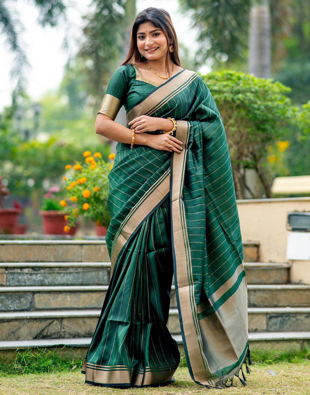 Green Soft Banarasi Raw Silk Saree With Zari Lining Weaving Work