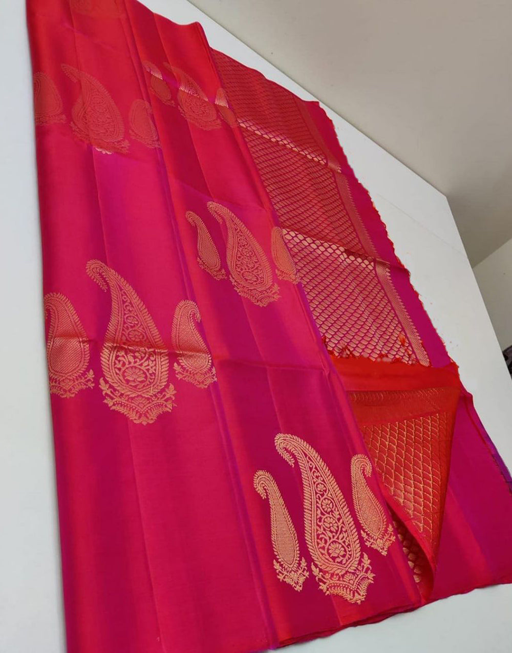 Magenta Silk Saree With Zari Weaving Work