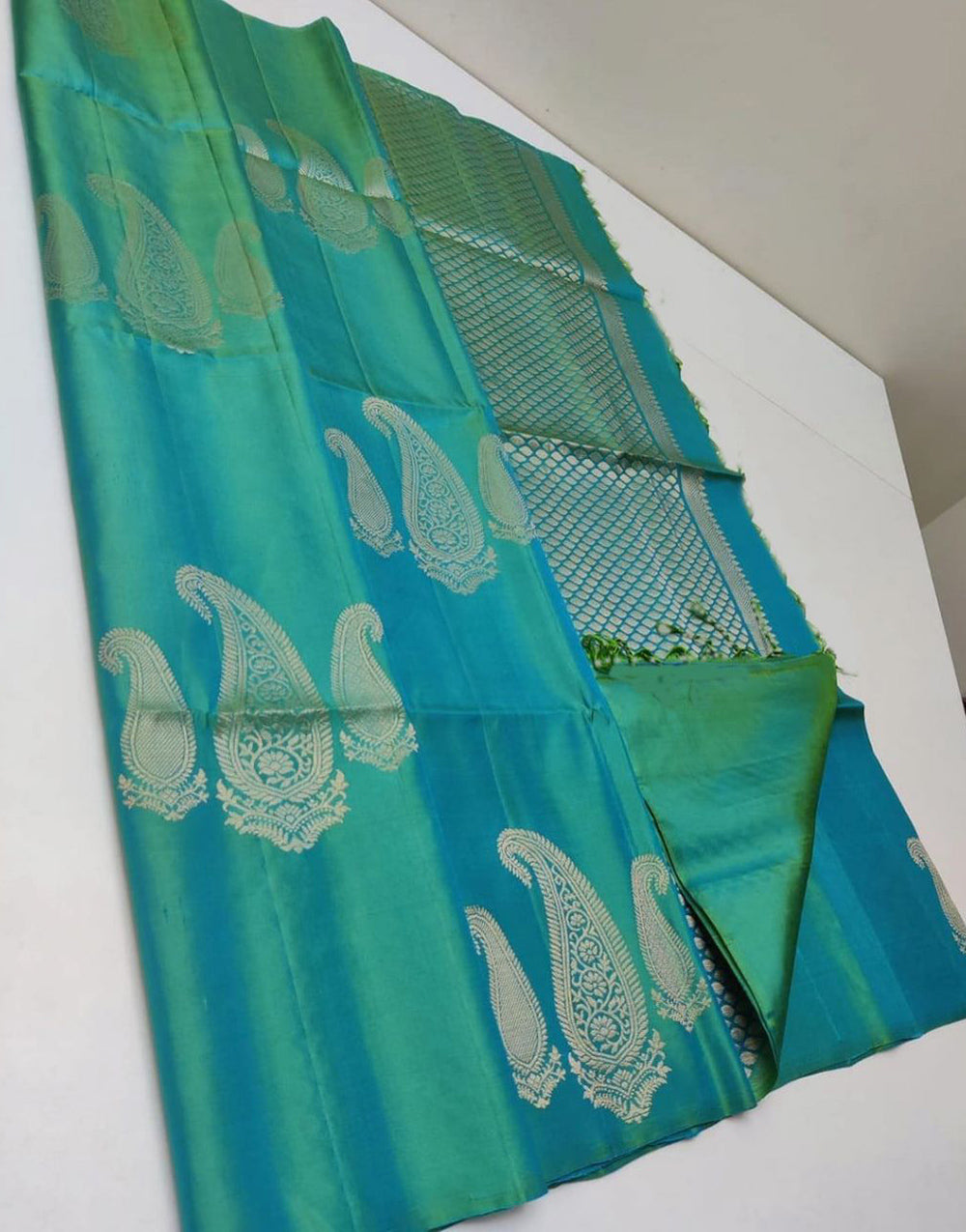 Rama Green Silk Saree With Zari Weaving Work