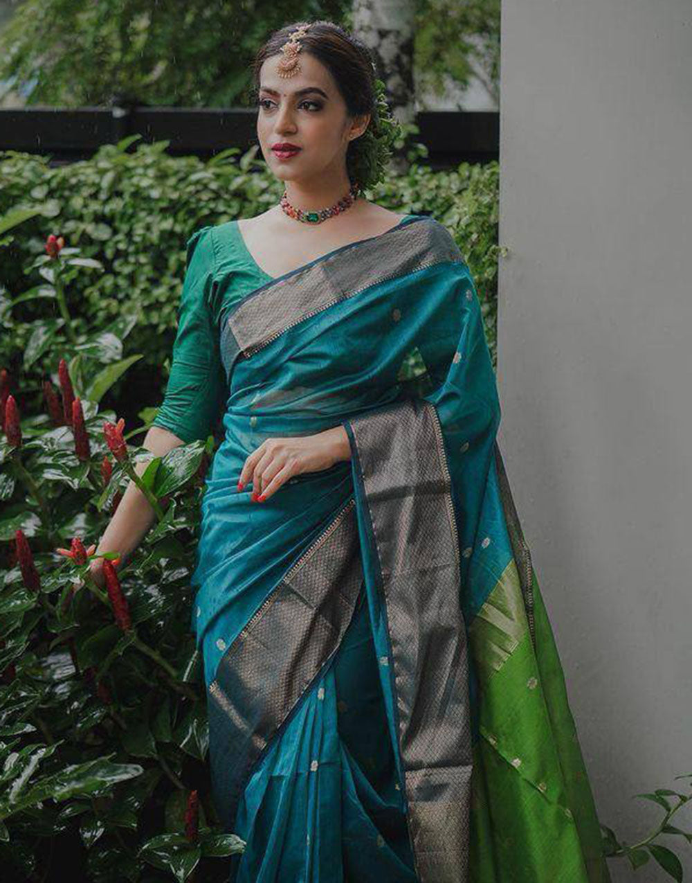 Teal Green Soft Linen Silk Saree With Zari Weaving Work