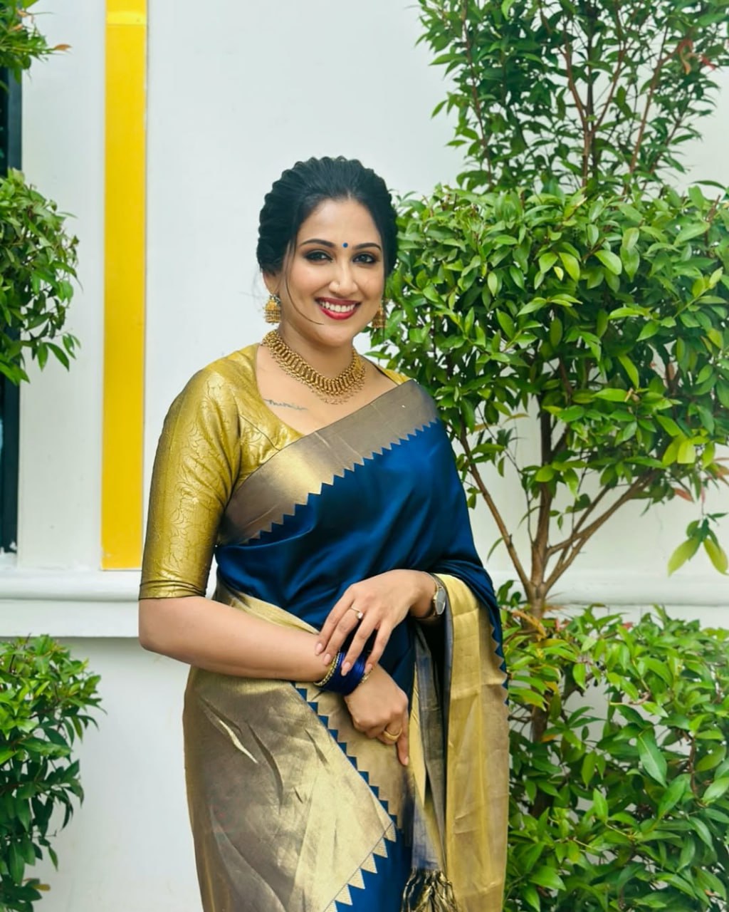 Banarasi Silk Saree With Zari Weaving Work